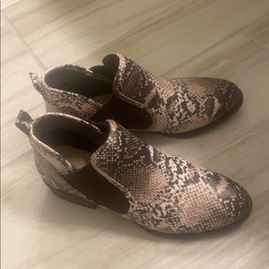 Women’s low cut booties